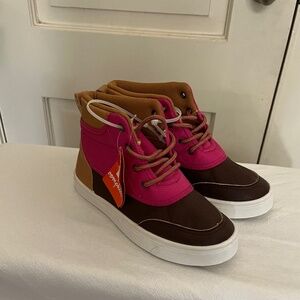 Girl’s Size 1 high top shoes